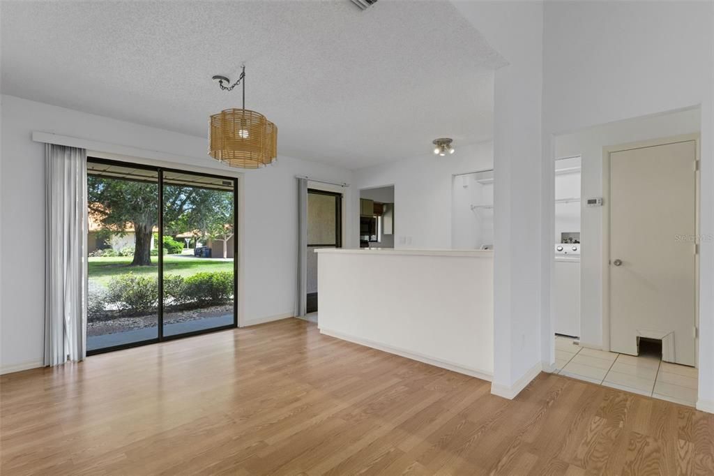 На продажу: $180,000 (2 спален, 2 ванн, 1482 Квадратных фут)