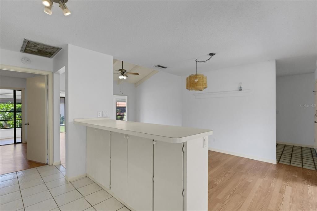 На продажу: $180,000 (2 спален, 2 ванн, 1482 Квадратных фут)