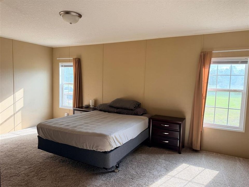 For Sale: $389,899 (4 beds, 2 baths, 1976 Square Feet)