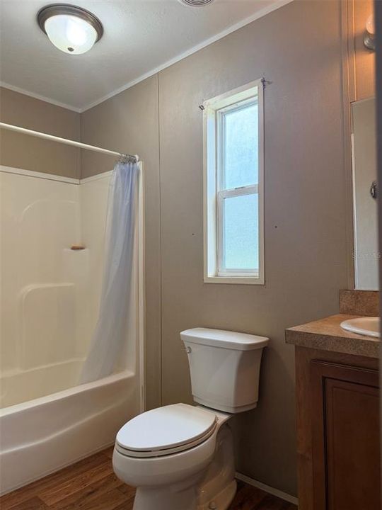 For Sale: $389,899 (4 beds, 2 baths, 1976 Square Feet)