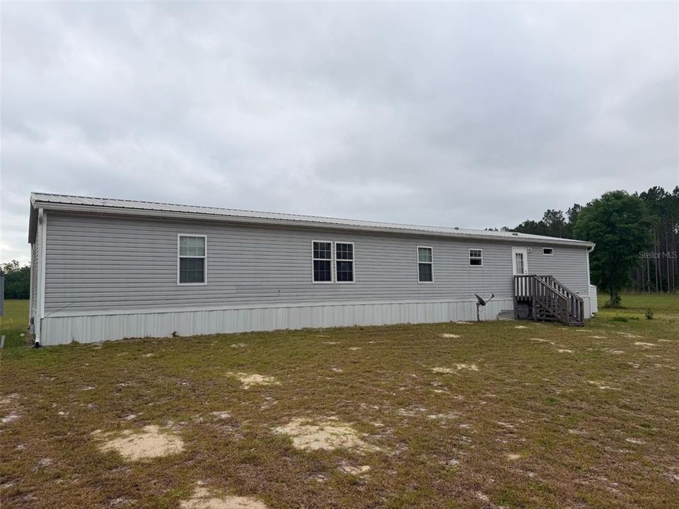 For Sale: $389,899 (4 beds, 2 baths, 1976 Square Feet)