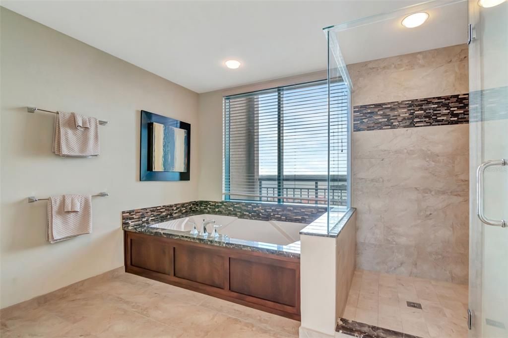 For Sale: $2,699,000 (4 beds, 3 baths, 3168 Square Feet)