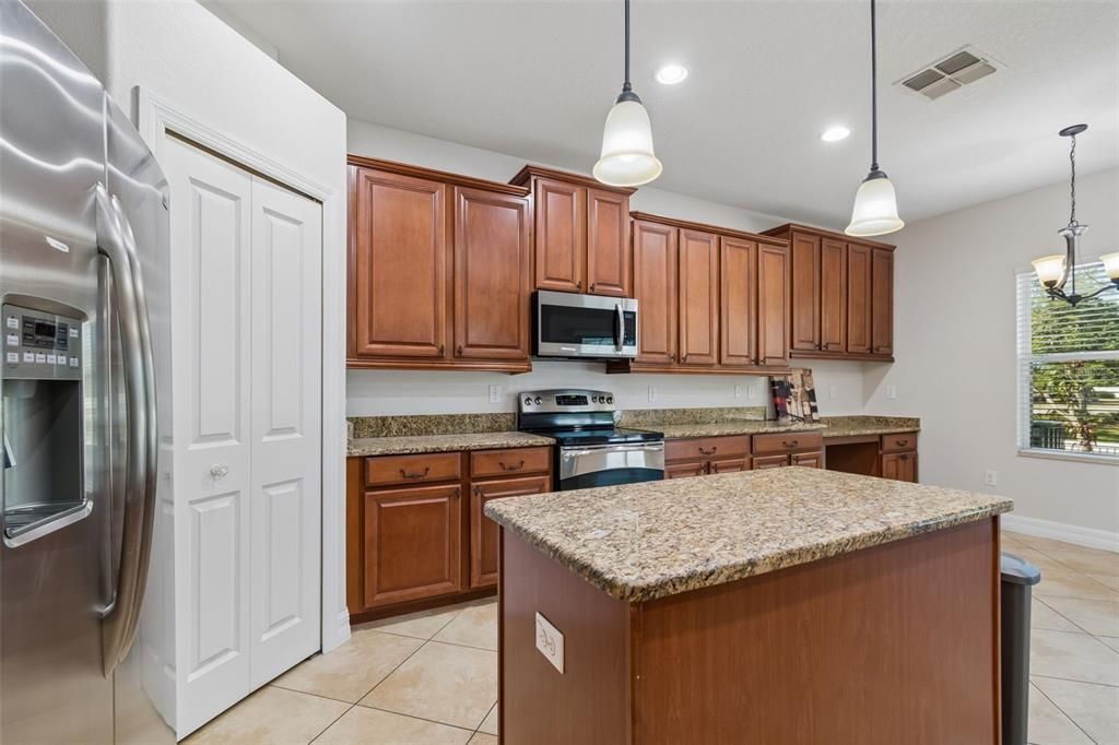 В аренду: $3,800 (6 спален, 3 ванн, 3127 Квадратных фут)