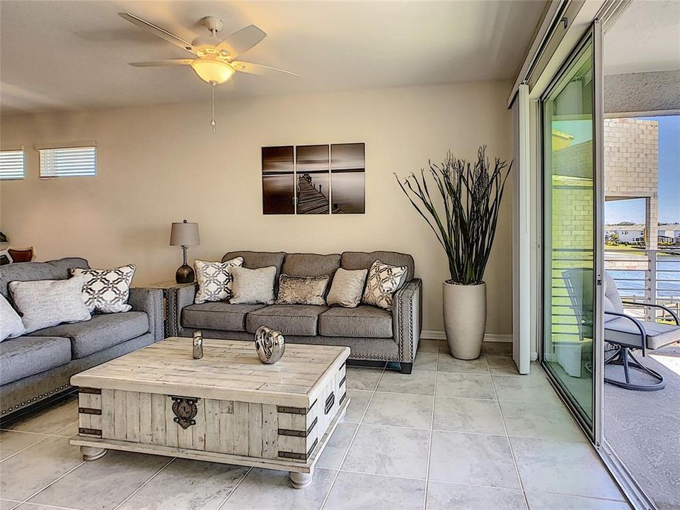 En Venta: $375,000 (3 camas, 2 baños, 1329 Pies cuadrados)