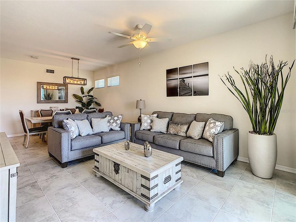 En Venta: $375,000 (3 camas, 2 baños, 1329 Pies cuadrados)