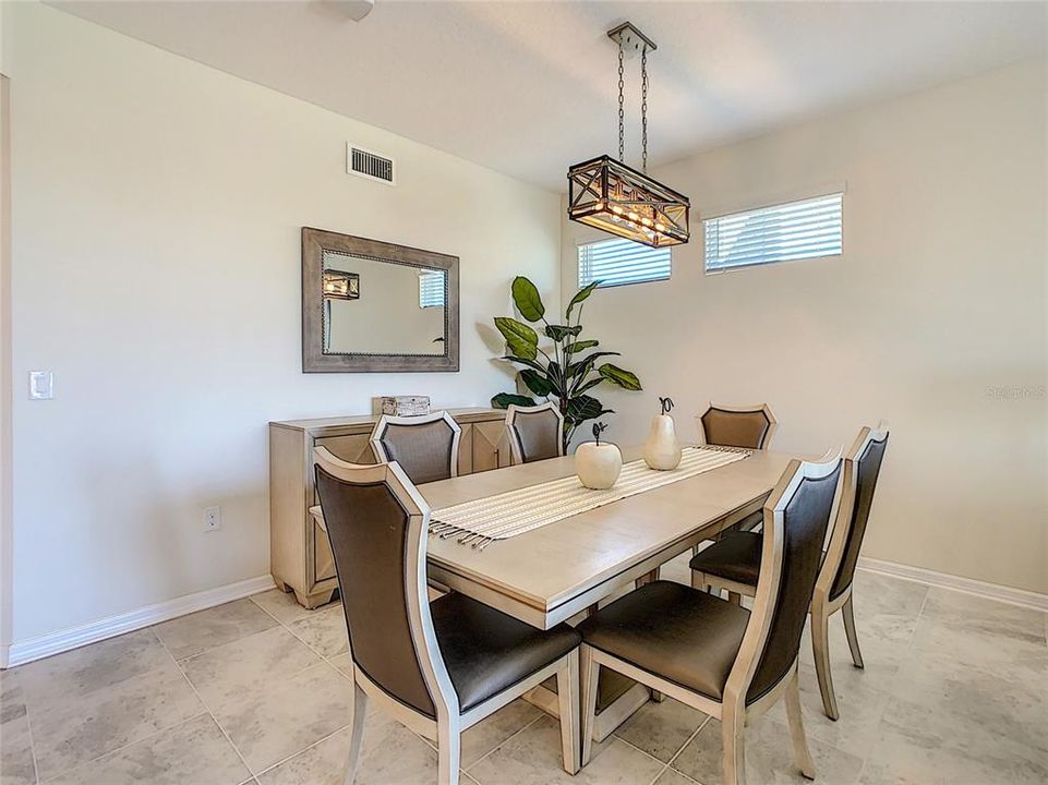 En Venta: $375,000 (3 camas, 2 baños, 1329 Pies cuadrados)