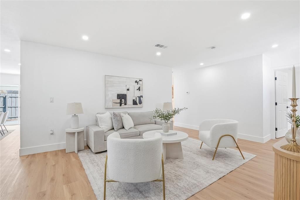 Activo con contrato: $499,900 (4 camas, 2 baños, 1419 Pies cuadrados)