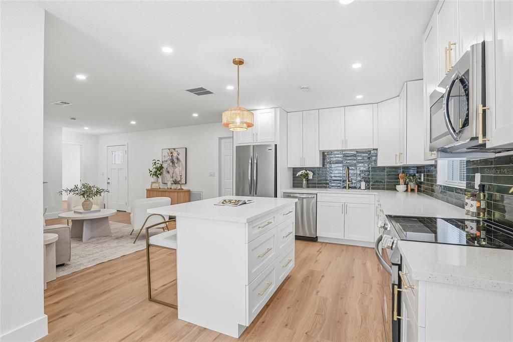 Activo con contrato: $499,900 (4 camas, 2 baños, 1419 Pies cuadrados)