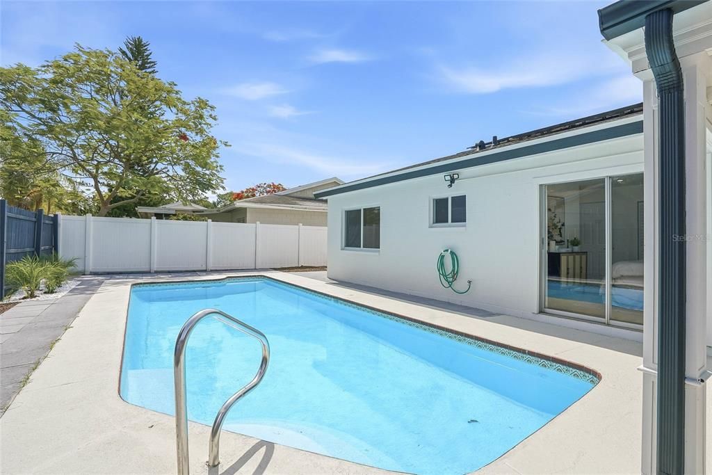 Activo con contrato: $499,900 (4 camas, 2 baños, 1419 Pies cuadrados)