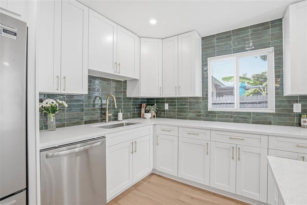 Activo con contrato: $499,900 (4 camas, 2 baños, 1419 Pies cuadrados)
