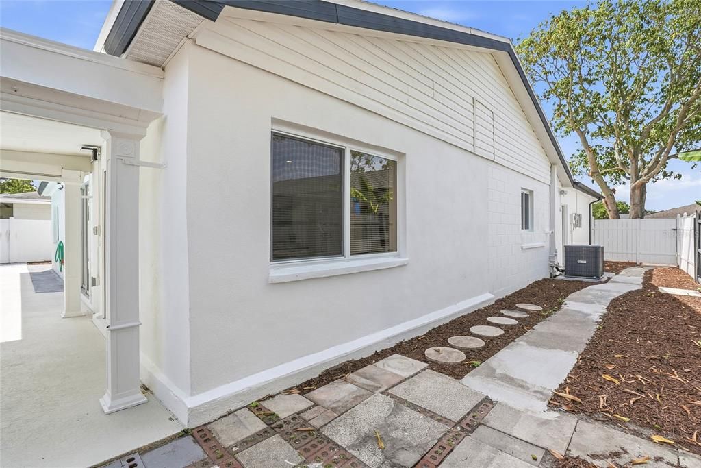 Activo con contrato: $499,900 (4 camas, 2 baños, 1419 Pies cuadrados)