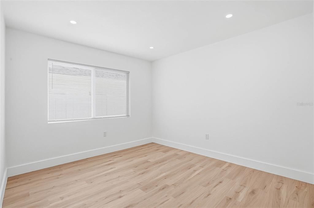 Activo con contrato: $499,900 (4 camas, 2 baños, 1419 Pies cuadrados)