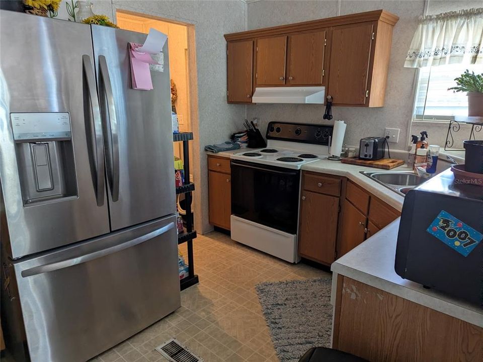 合同活跃: $209,500 (2 贝兹, 2 浴室, 1191 平方英尺)