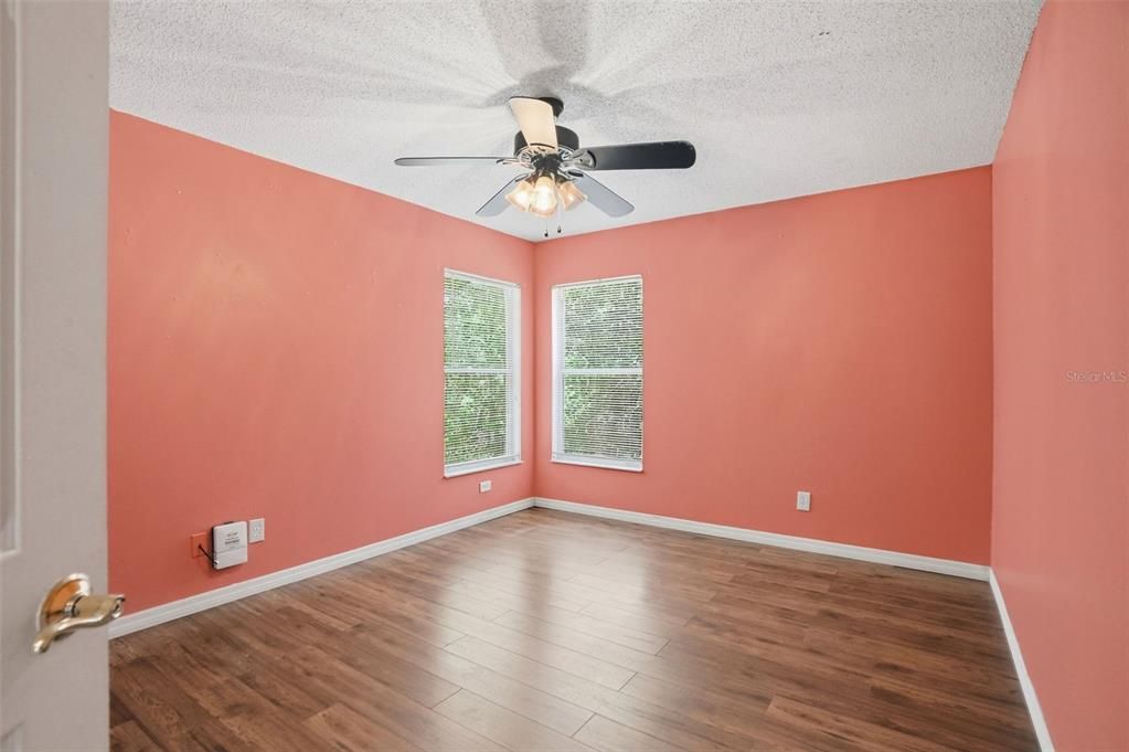 Activo con contrato: $325,000 (3 camas, 2 baños, 1748 Pies cuadrados)