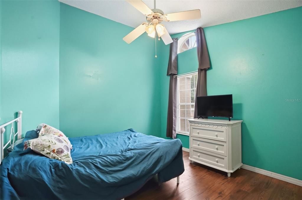 Activo con contrato: $325,000 (3 camas, 2 baños, 1748 Pies cuadrados)