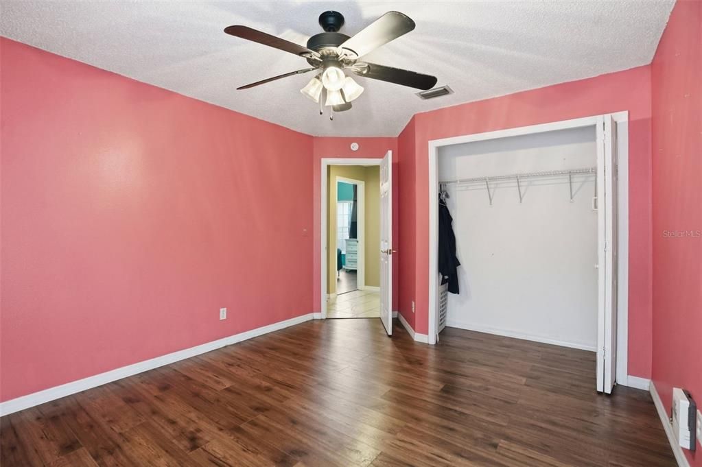 Activo con contrato: $325,000 (3 camas, 2 baños, 1748 Pies cuadrados)