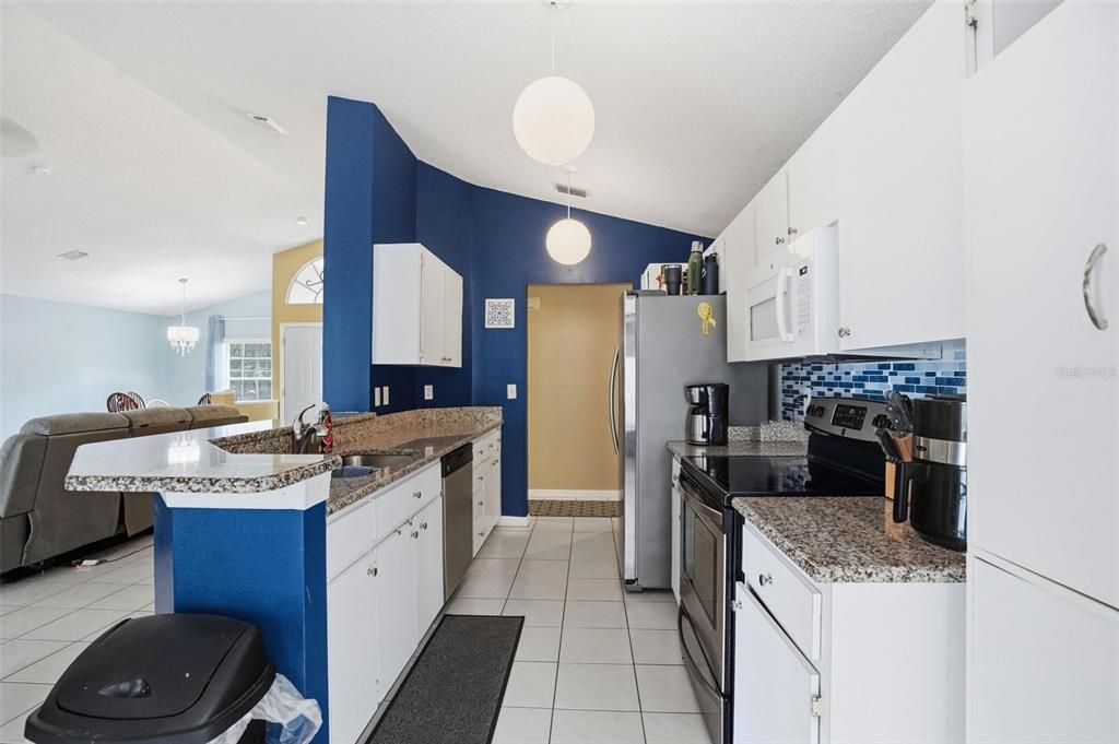 Activo con contrato: $325,000 (3 camas, 2 baños, 1748 Pies cuadrados)