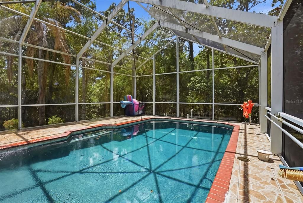 Activo con contrato: $325,000 (3 camas, 2 baños, 1748 Pies cuadrados)