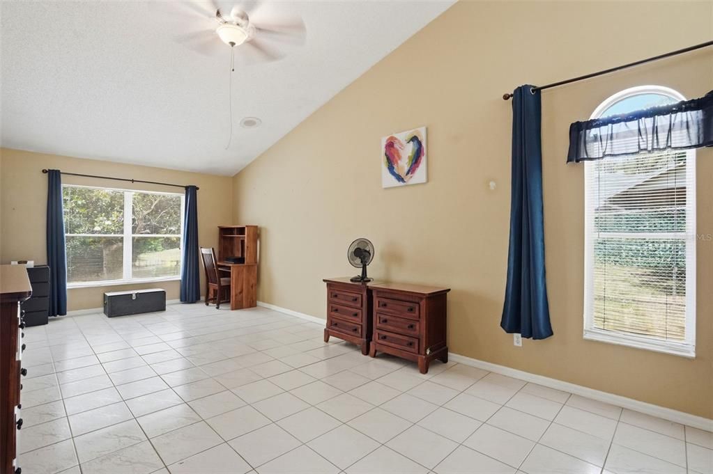 Activo con contrato: $325,000 (3 camas, 2 baños, 1748 Pies cuadrados)