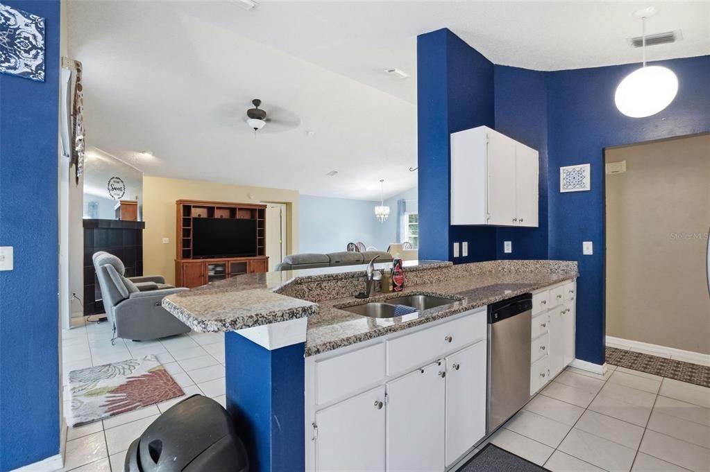 Activo con contrato: $325,000 (3 camas, 2 baños, 1748 Pies cuadrados)