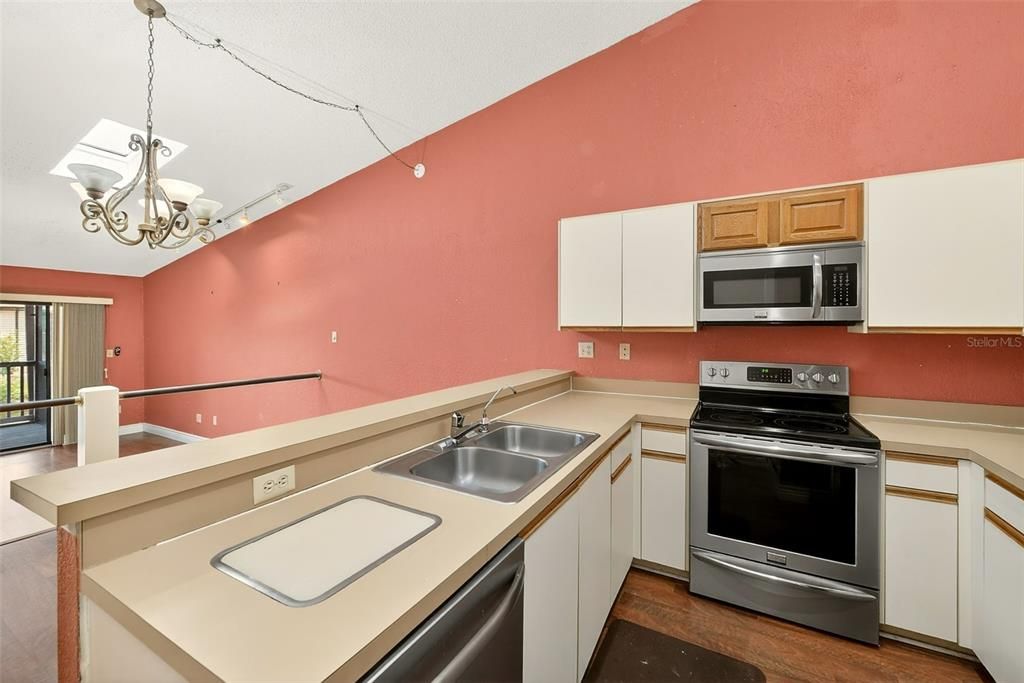For Sale: $159,900 (2 beds, 2 baths, 1245 Square Feet)