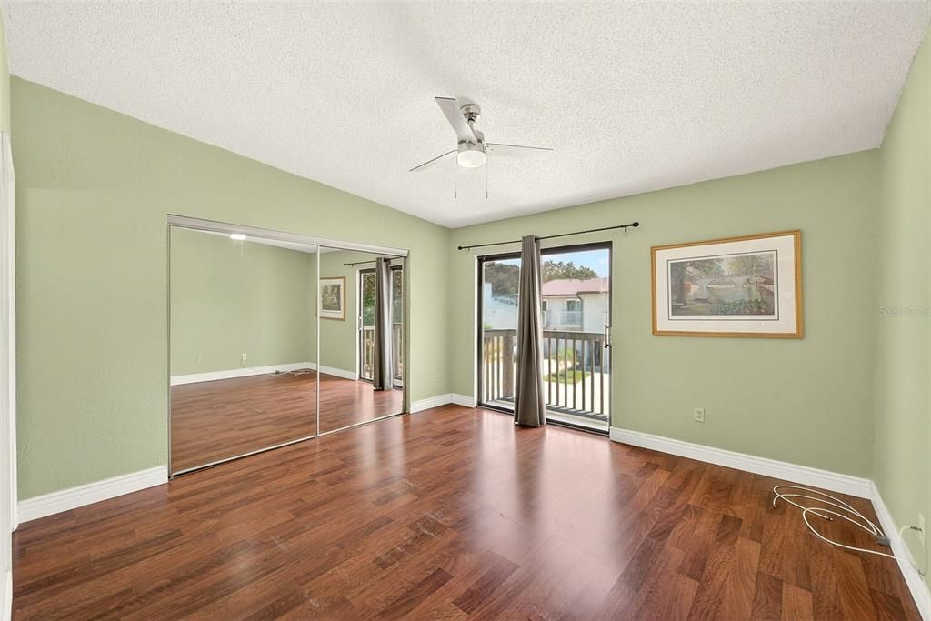 For Sale: $159,900 (2 beds, 2 baths, 1245 Square Feet)