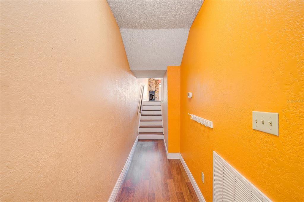 For Sale: $159,900 (2 beds, 2 baths, 1245 Square Feet)
