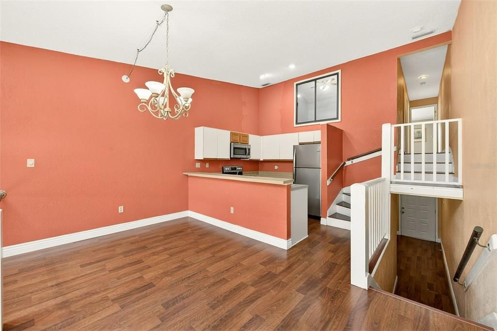 For Sale: $159,900 (2 beds, 2 baths, 1245 Square Feet)