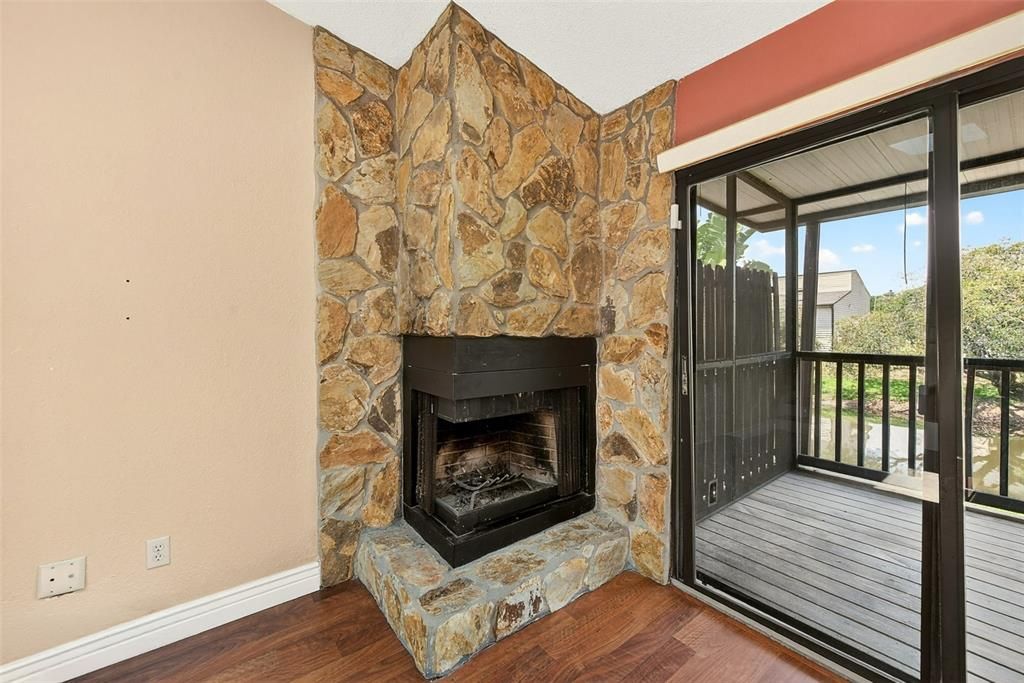 For Sale: $159,900 (2 beds, 2 baths, 1245 Square Feet)