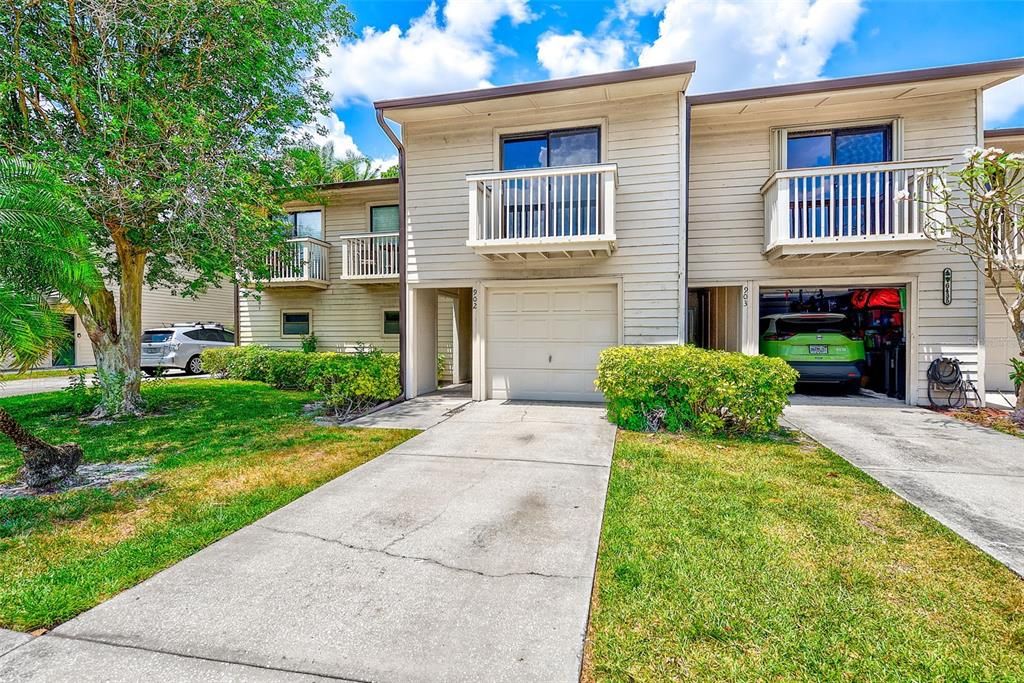For Sale: $159,900 (2 beds, 2 baths, 1245 Square Feet)
