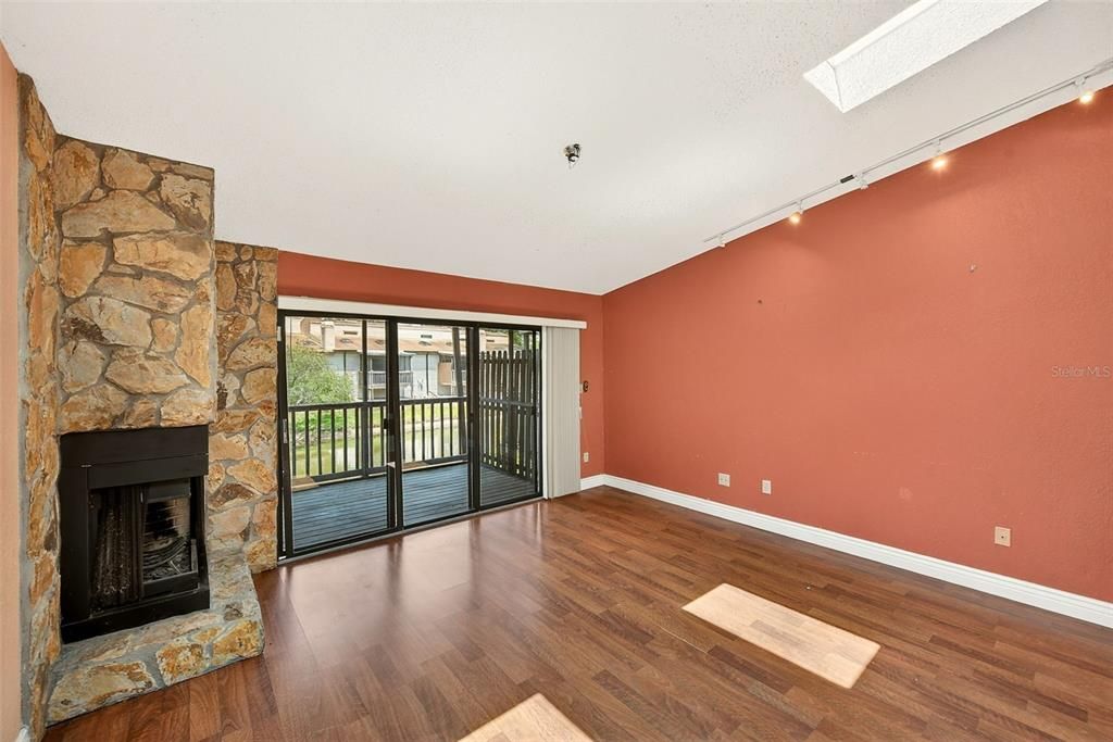 For Sale: $159,900 (2 beds, 2 baths, 1245 Square Feet)