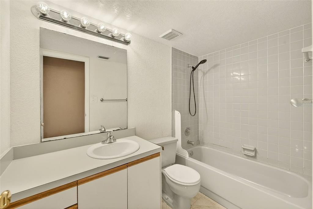 For Sale: $159,900 (2 beds, 2 baths, 1245 Square Feet)