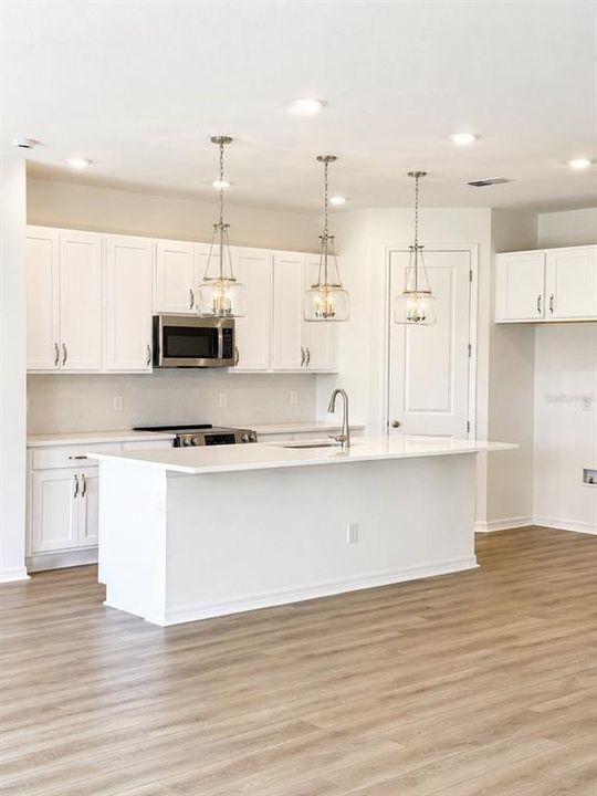Active With Contract: $2,600 (4 beds, 2 baths, 1932 Square Feet)