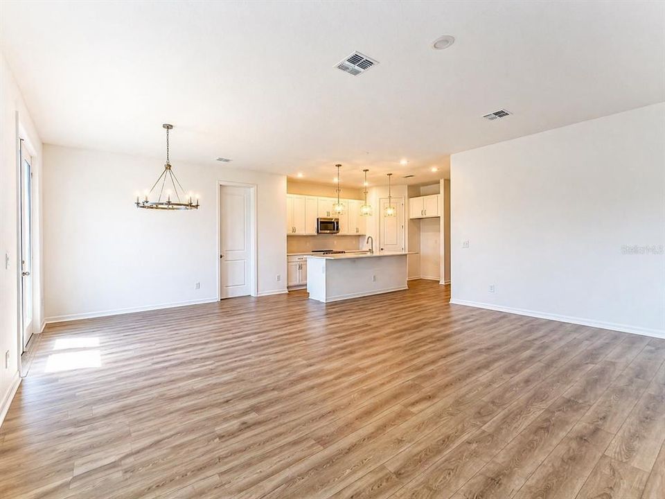 Active With Contract: $2,600 (4 beds, 2 baths, 1932 Square Feet)