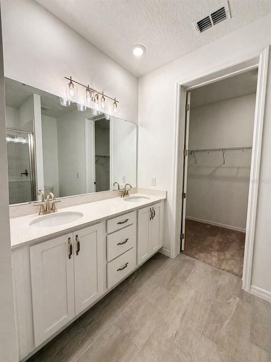Active With Contract: $2,600 (4 beds, 2 baths, 1932 Square Feet)