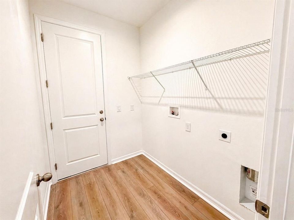 Active With Contract: $2,600 (4 beds, 2 baths, 1932 Square Feet)