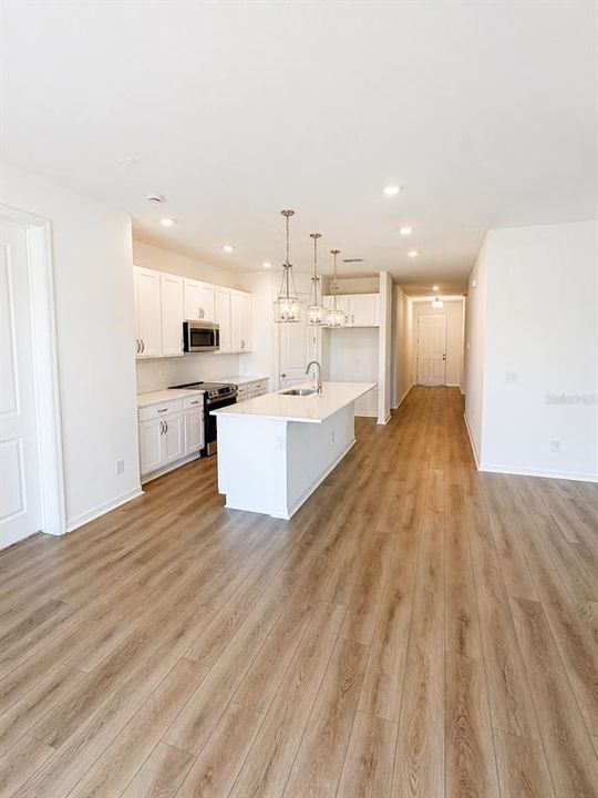 Active With Contract: $2,600 (4 beds, 2 baths, 1932 Square Feet)