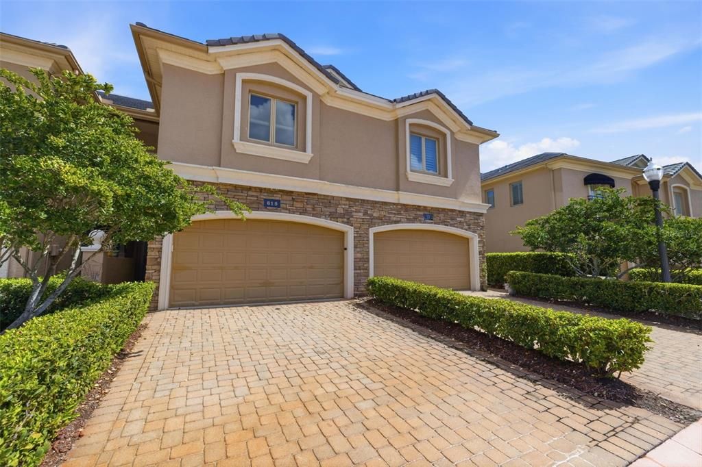 En Venta: $649,000 (3 camas, 3 baños, 2942 Pies cuadrados)