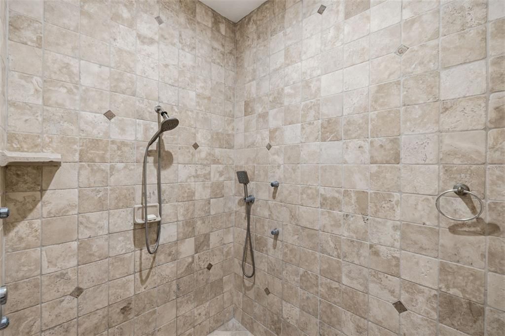 En Venta: $649,000 (3 camas, 3 baños, 2942 Pies cuadrados)