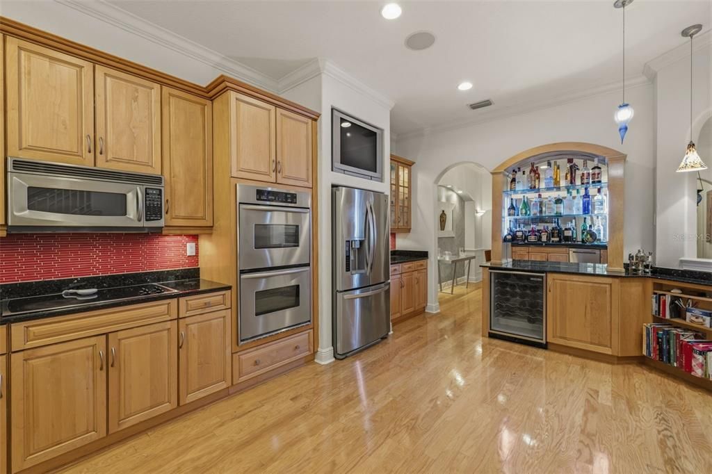 En Venta: $649,000 (3 camas, 3 baños, 2942 Pies cuadrados)