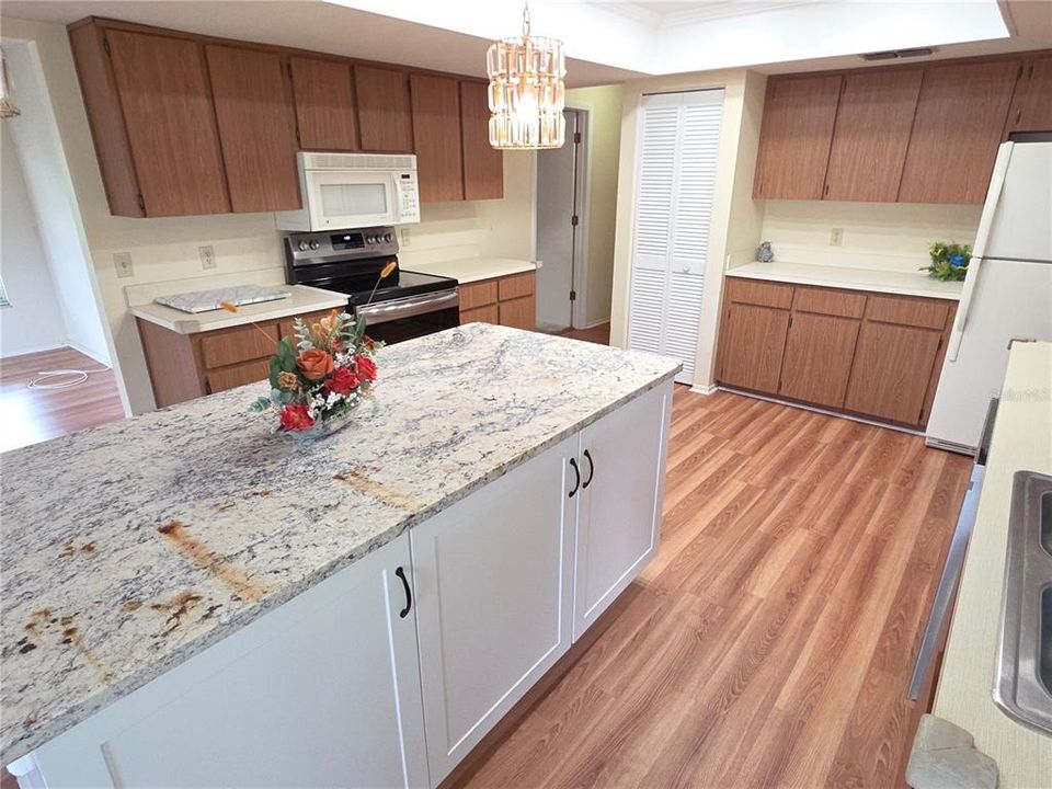 For Sale: $289,900 (3 beds, 2 baths, 1732 Square Feet)
