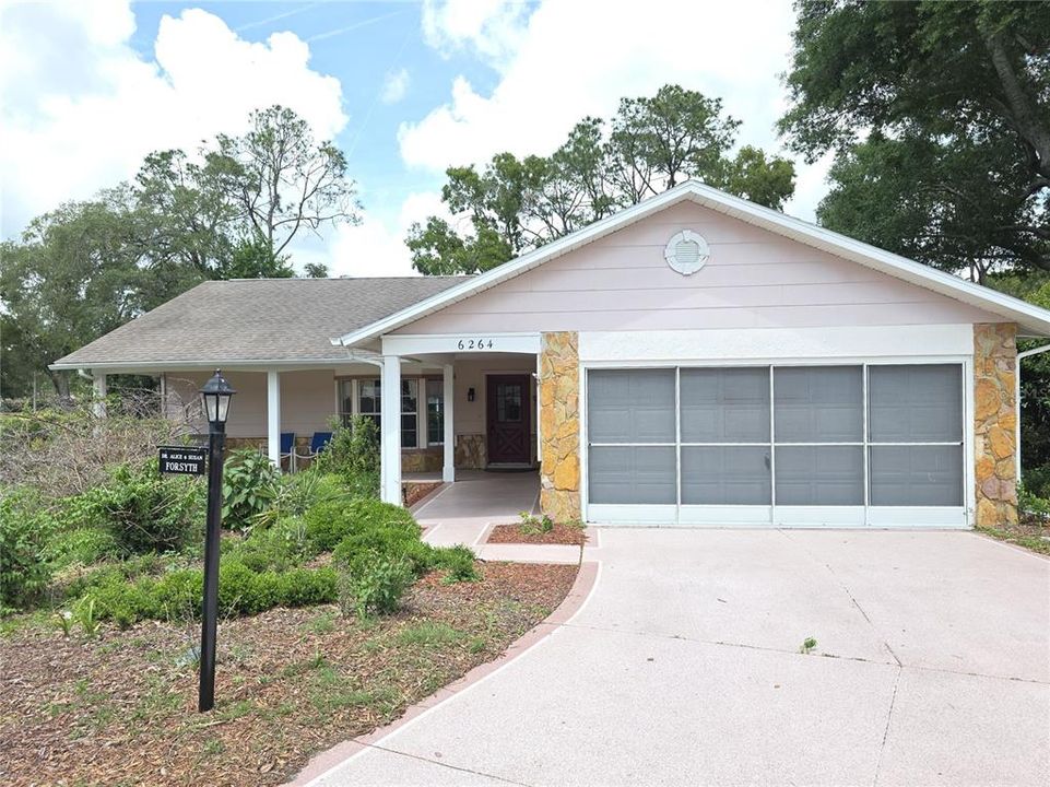 For Sale: $289,900 (3 beds, 2 baths, 1732 Square Feet)