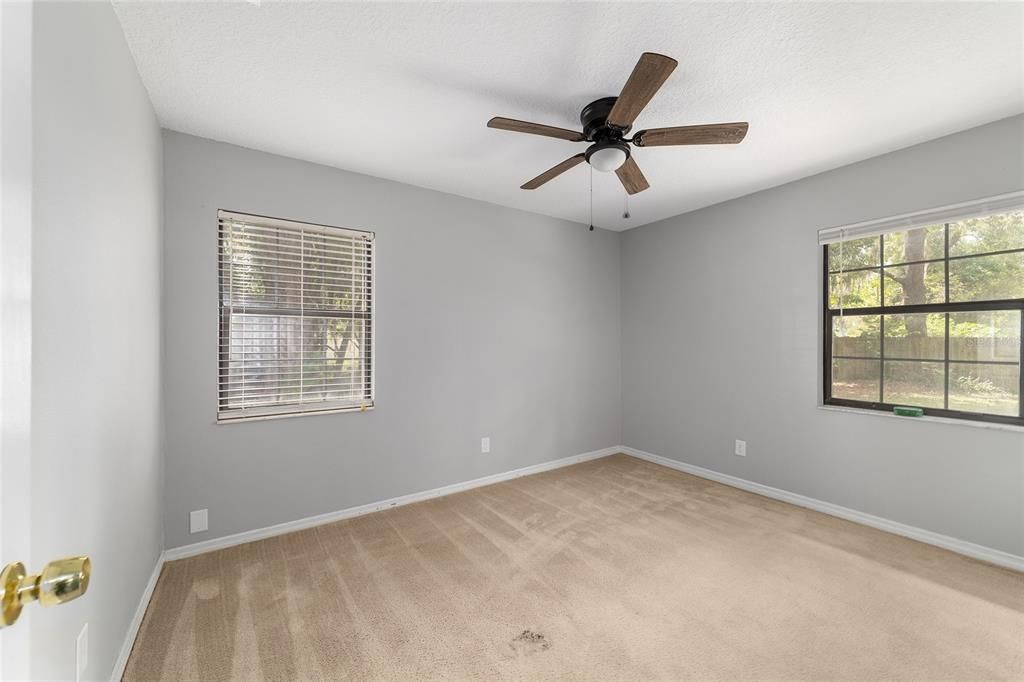 Activo con contrato: $245,000 (4 camas, 2 baños, 1454 Pies cuadrados)