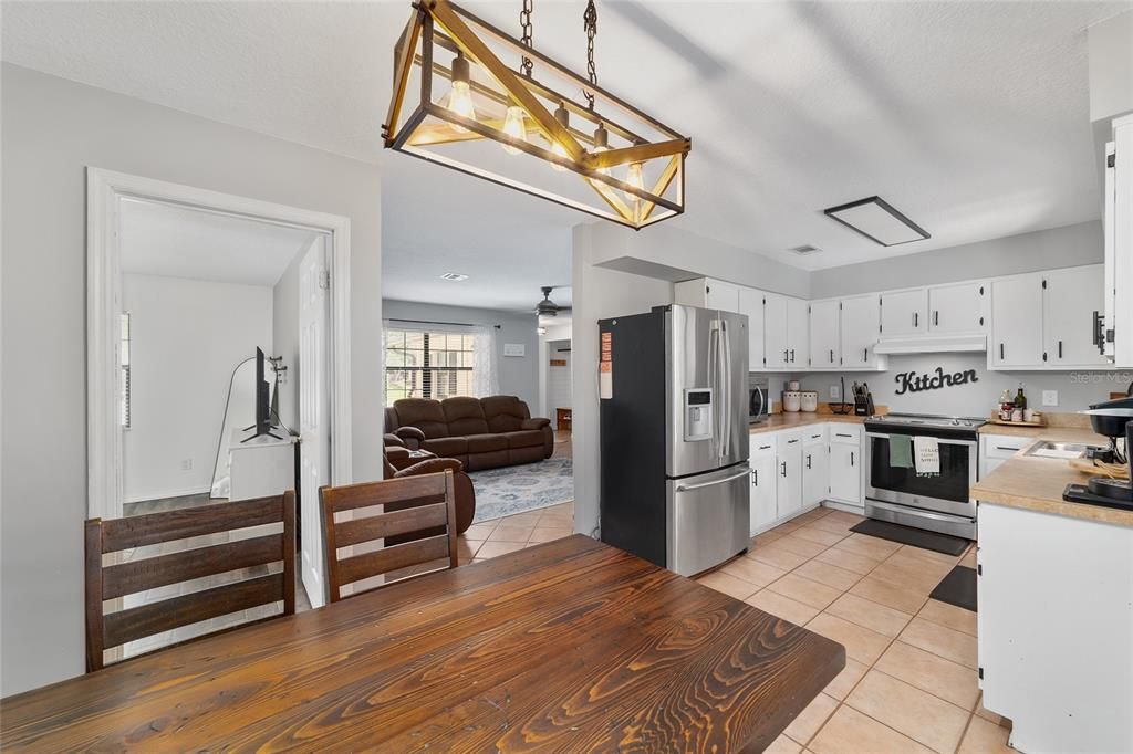 Activo con contrato: $245,000 (4 camas, 2 baños, 1454 Pies cuadrados)