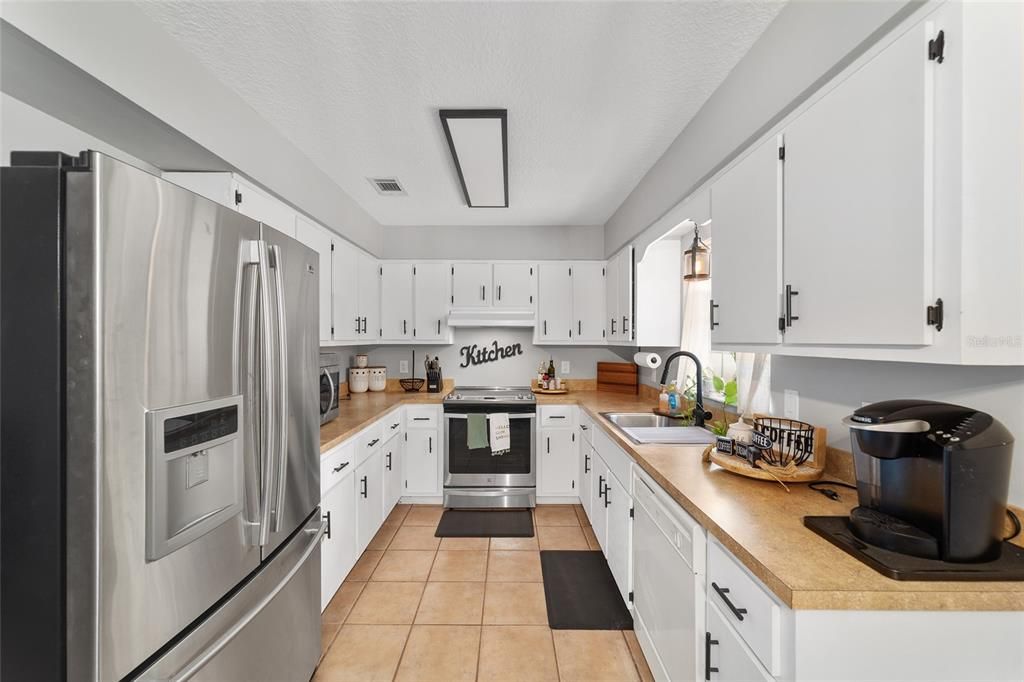 Activo con contrato: $245,000 (4 camas, 2 baños, 1454 Pies cuadrados)