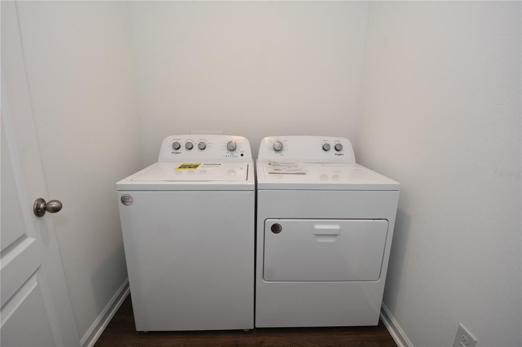 En Renta: $2,400 (4 camas, 2 baños, 1715 Pies cuadrados)