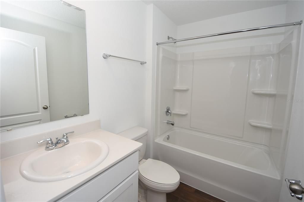 En Renta: $2,400 (4 camas, 2 baños, 1715 Pies cuadrados)