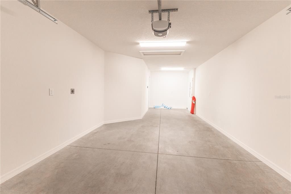 For Rent: $1,700 (2 beds, 2 baths, 984 Square Feet)