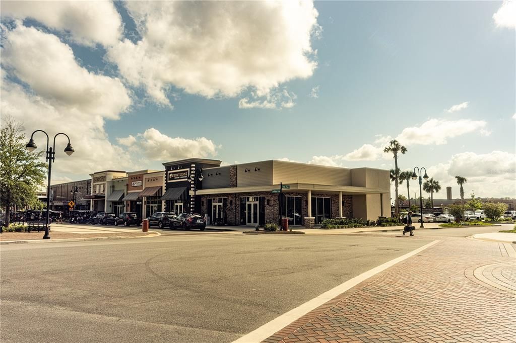 For Rent: $1,700 (2 beds, 2 baths, 984 Square Feet)