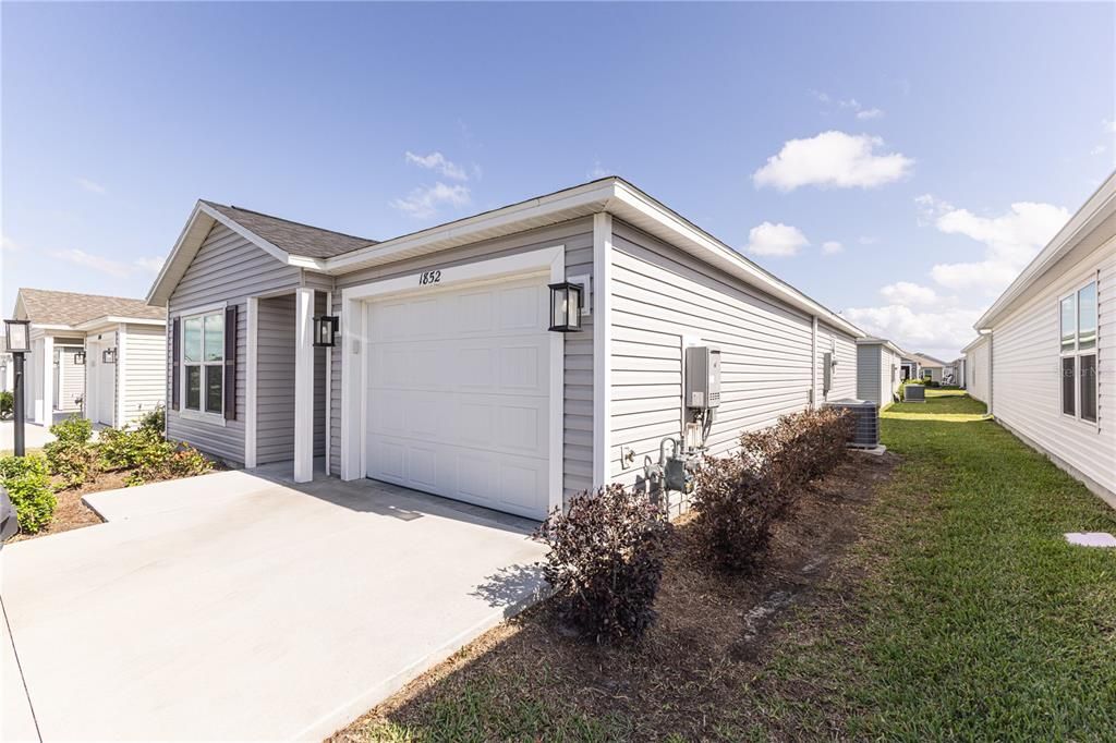 For Rent: $1,700 (2 beds, 2 baths, 984 Square Feet)